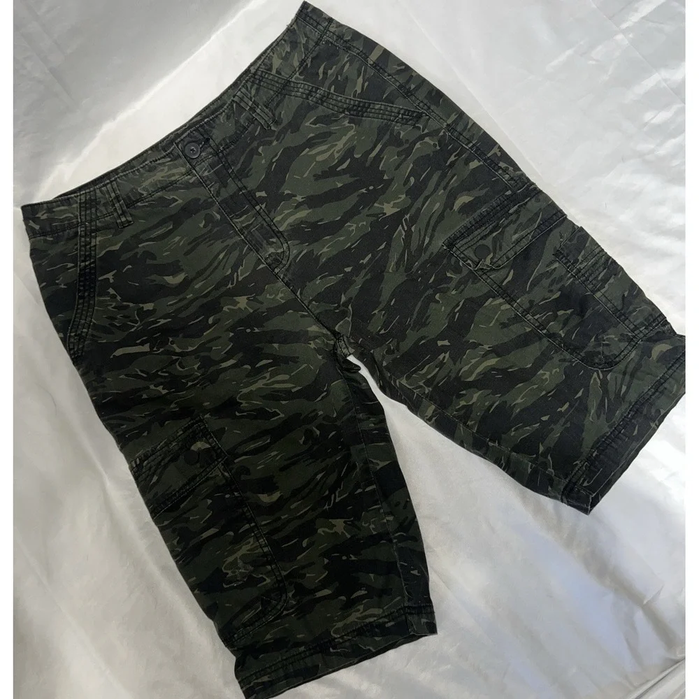 Plugg Jeans Men's Heavy Camouflage Cargo Shorts Size 34 Y2K Military Camo Grunge